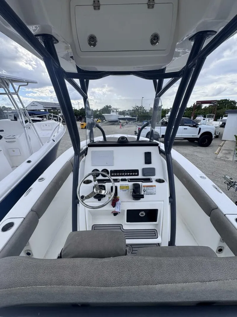 Slide: The Image of Sea Fox 228 Commander 2021 - 11