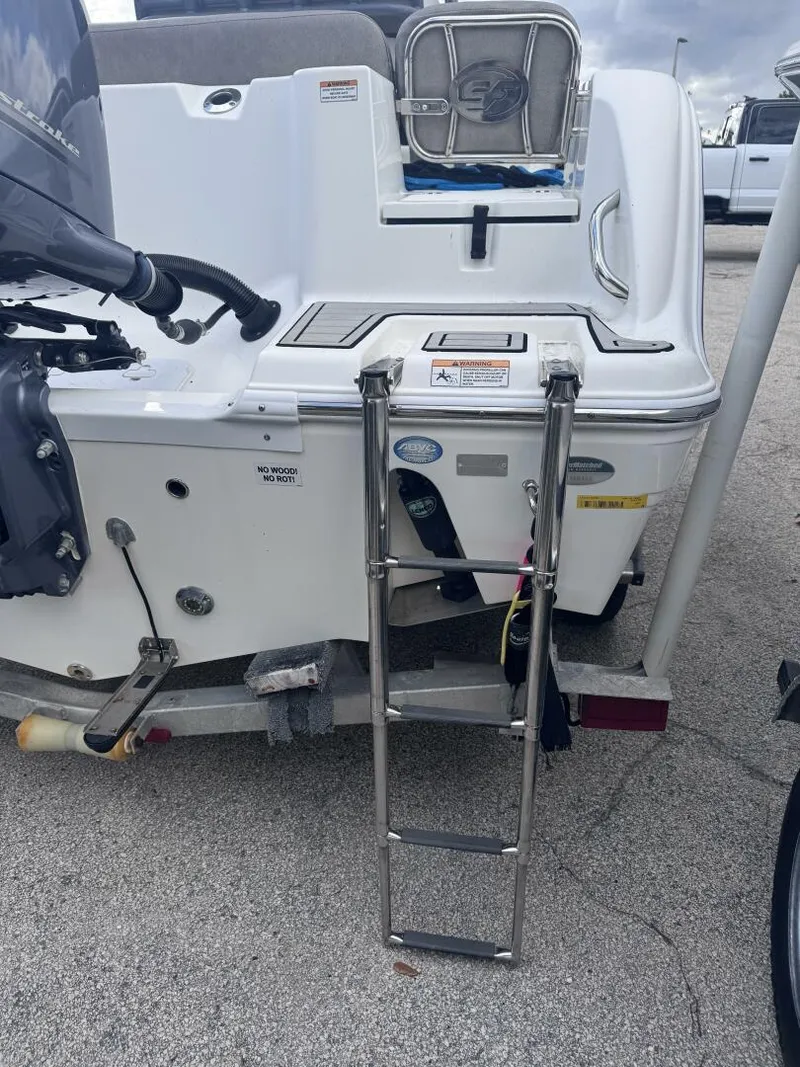 Slide: The Image of Sea Fox 228 Commander 2021 - 4