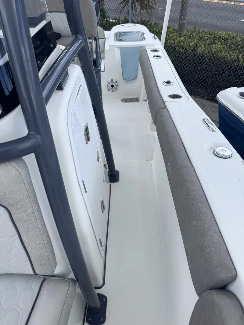 Slide: The Image of Sea Fox 228 Commander 2021 - 7