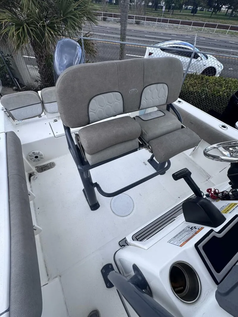 Slide: The Image of Sea Fox 228 Commander 2021 - 9