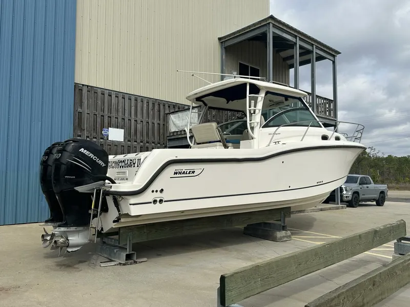 Slide: The Image of Boston Whaler 315 Conquest 2016 - 2