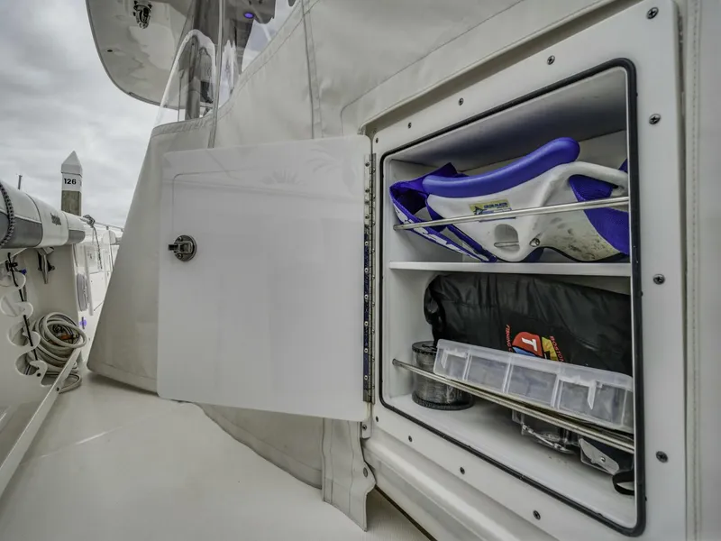 Slide: The Image of Everglades 435 Center Console 2015 - 11