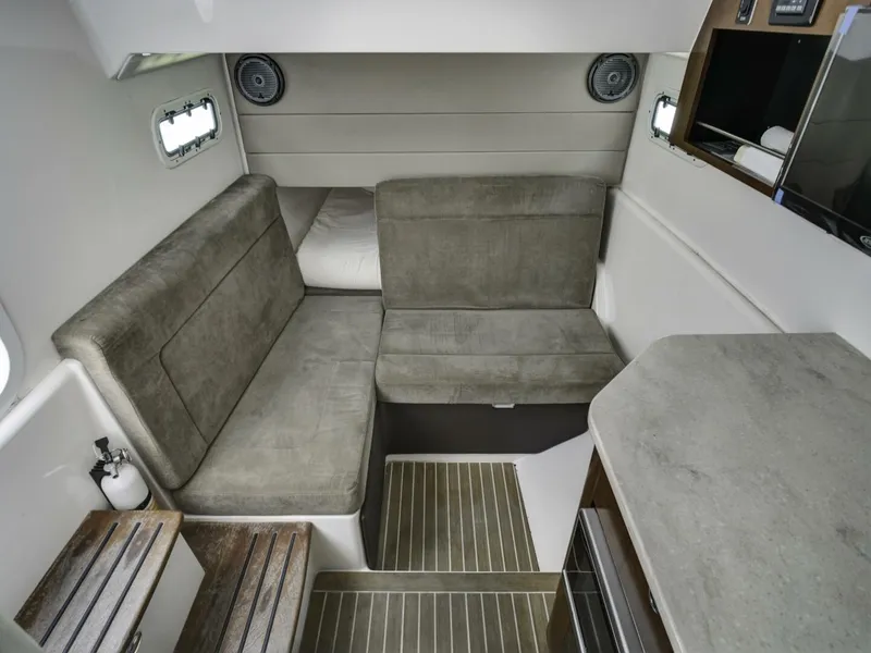 Slide: The Image of Everglades 435 Center Console 2015 - 12