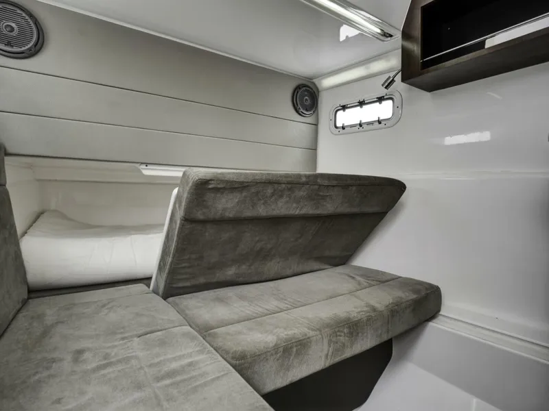 Slide: The Image of Everglades 435 Center Console 2015 - 13