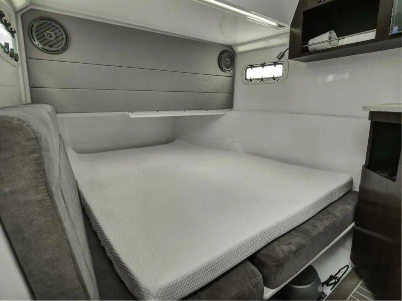 Slide: The Image of Everglades 435 Center Console 2015 - 14