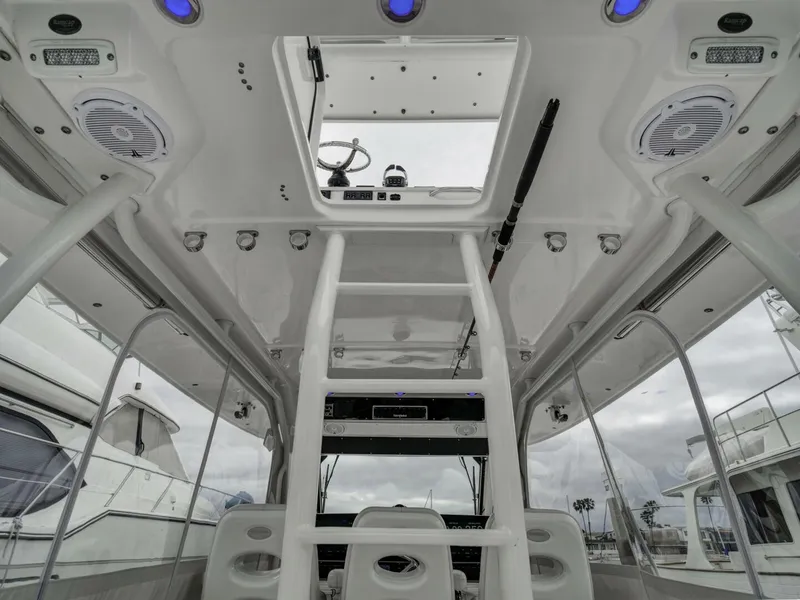 Slide: The Image of Everglades 435 Center Console 2015 - 17