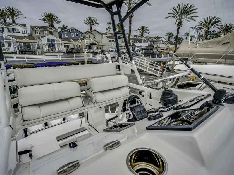 Slide: The Image of Everglades 435 Center Console 2015 - 18