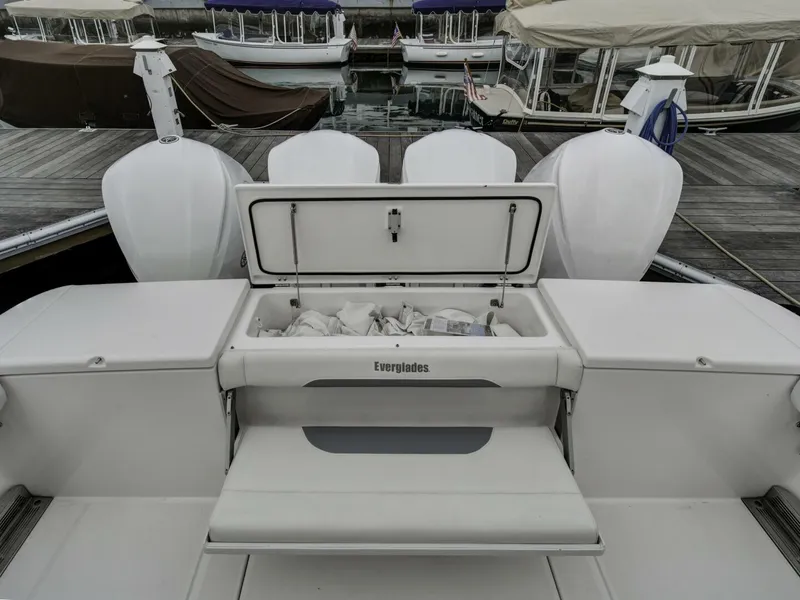 Slide: The Image of Everglades 435 Center Console 2015 - 4