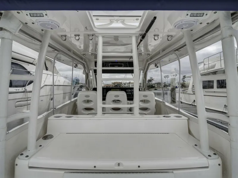 Slide: The Image of Everglades 435 Center Console 2015 - 6