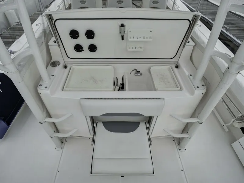 Slide: The Image of Everglades 435 Center Console 2015 - 9