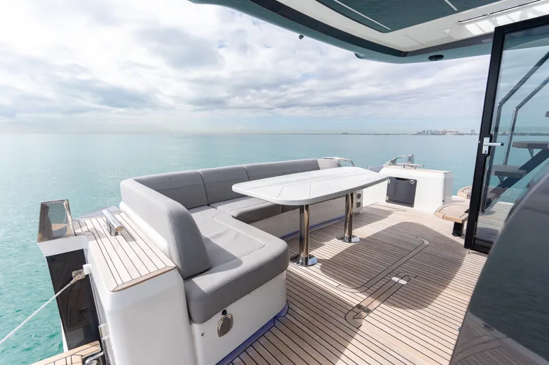 Slide: The Image of Galeon 560 FLY 2025 - 19