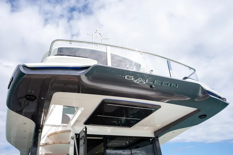Slide: The Image of Galeon 560 FLY 2025 - 21