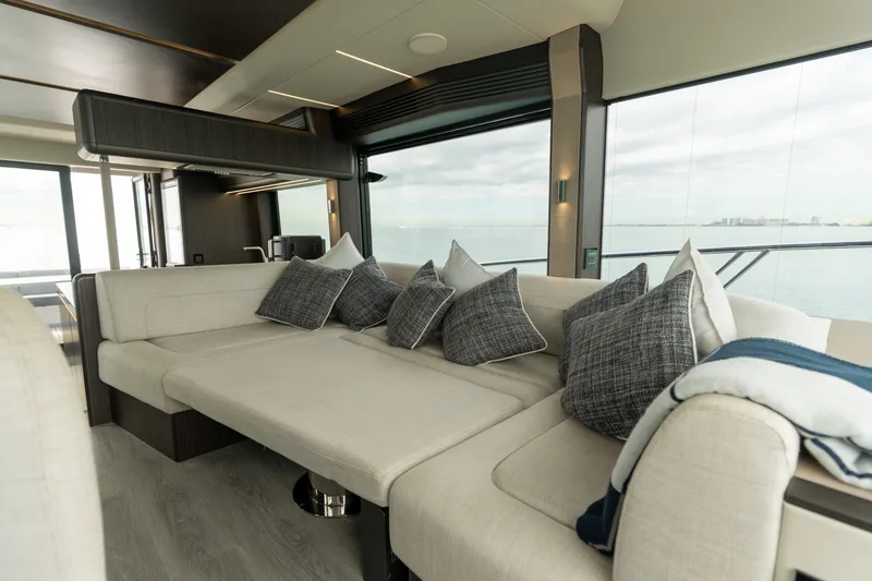 Slide: The Image of Galeon 560 FLY 2025 - 30