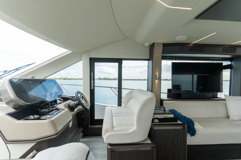 Slide: The Image of Galeon 560 FLY 2025 - 31