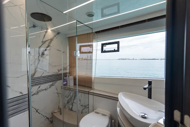 Slide: The Image of Galeon 560 FLY 2025 - 36