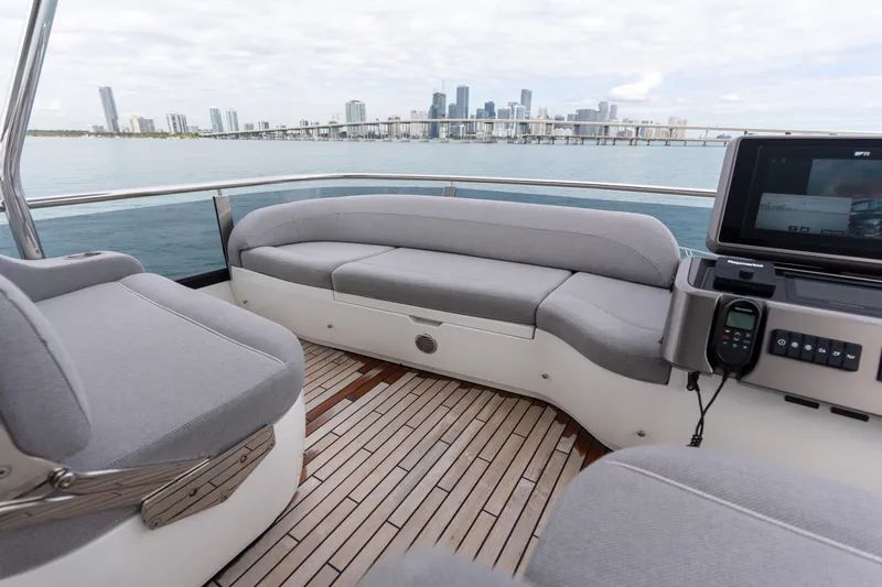 Slide: The Image of Galeon 560 FLY 2025 - 62