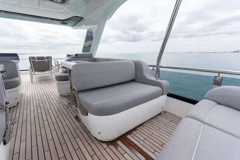 Slide: The Image of Galeon 560 FLY 2025 - 64