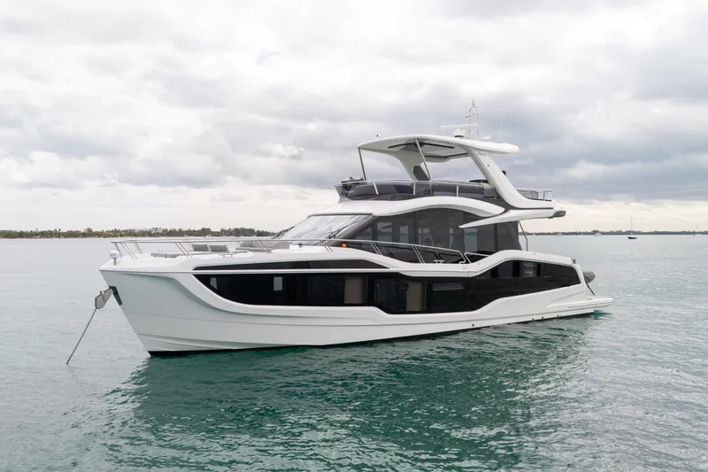 Slide: The Image of Galeon 560 FLY 2025 - 7
