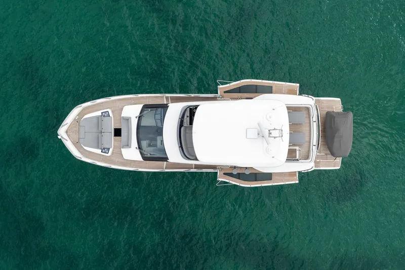 Slide: The Image of Galeon 560 FLY 2025 - 72