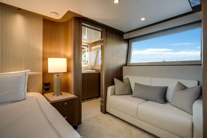 Slide: The Image of Ocean Alexander 28L 2025 - 33