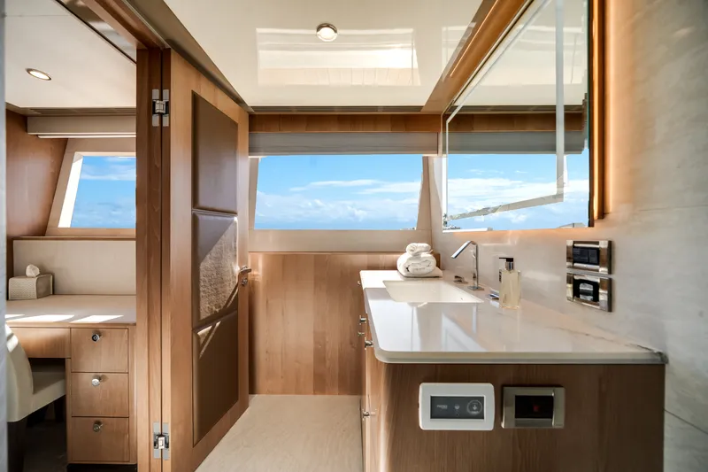 Slide: The Image of Ocean Alexander 28L 2025 - 38