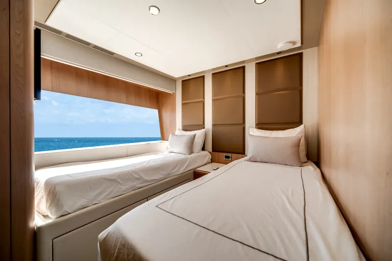 Slide: The Image of Ocean Alexander 28L 2025 - 42