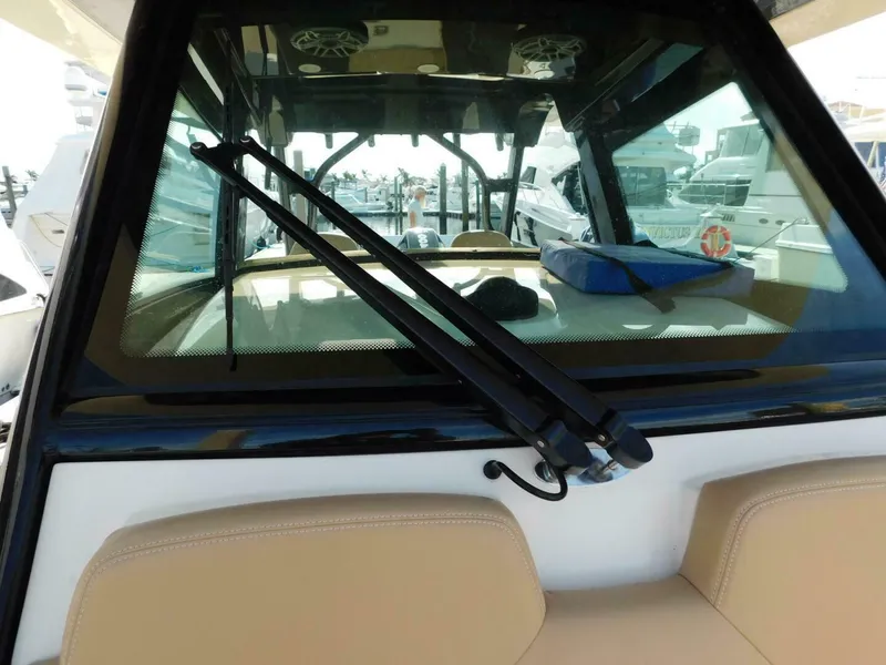 Slide: The Image of Scout 330 LXF 2024 - 14