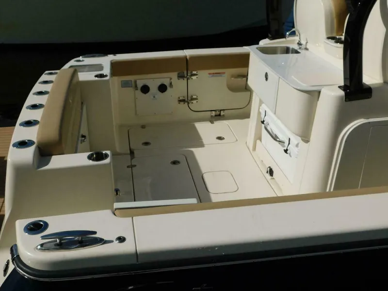Slide: The Image of Scout 330 LXF 2024 - 4