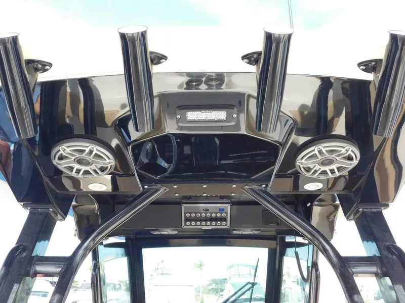 Slide: The Image of Scout 330 LXF 2024 - 5