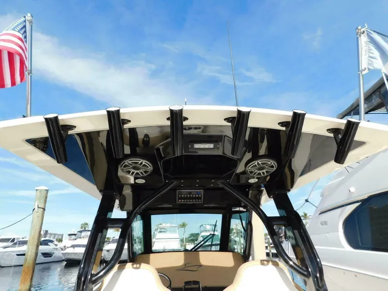 Slide: The Image of Scout 330 LXF 2024 - 6