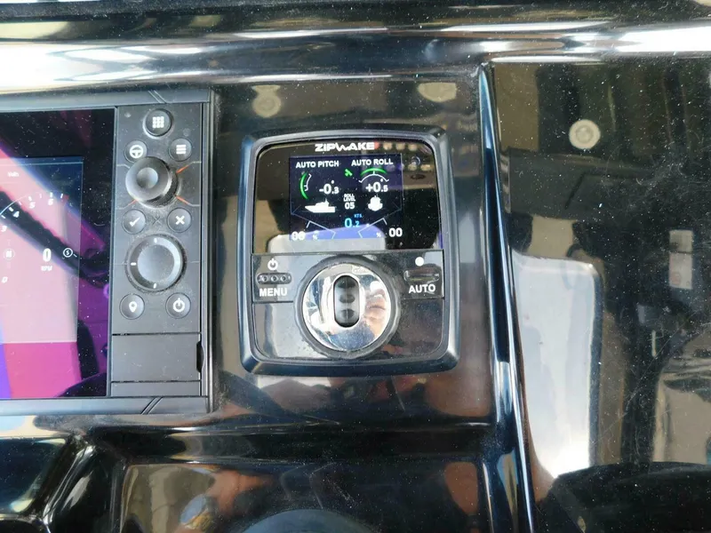 Slide: The Image of Scout 330 LXF 2024 - 9
