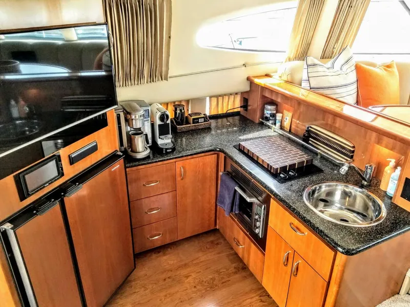 Slide: The Image of Carver Yachts 36 Sedan 2005 - 10