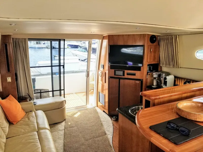 Slide: The Image of Carver Yachts 36 Sedan 2005 - 18