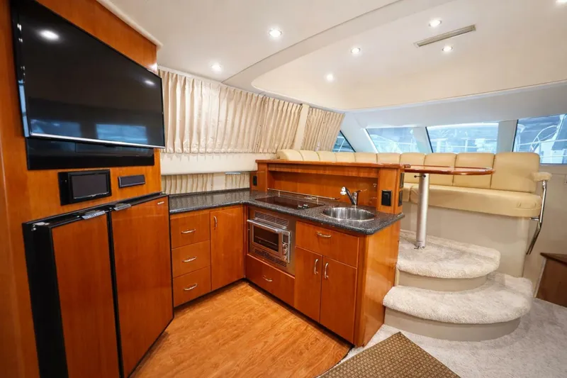 Slide: The Image of Carver Yachts 36 Sedan 2005 - 19