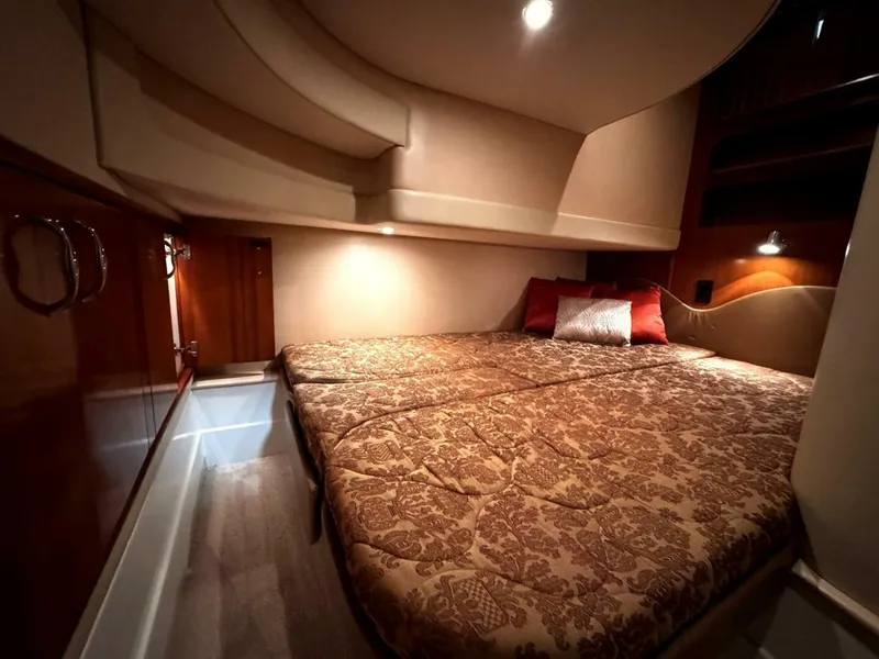 Slide: The Image of Carver Yachts 36 Sedan 2005 - 24