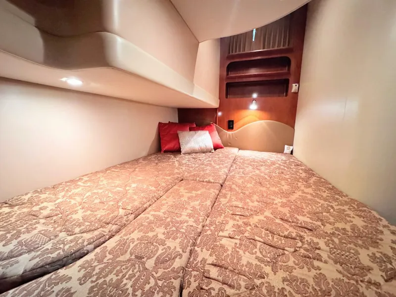 Slide: The Image of Carver Yachts 36 Sedan 2005 - 25