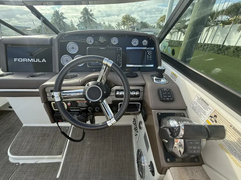 Slide: The Image of Formula 330 Crossover Bowrider 2016 - 12