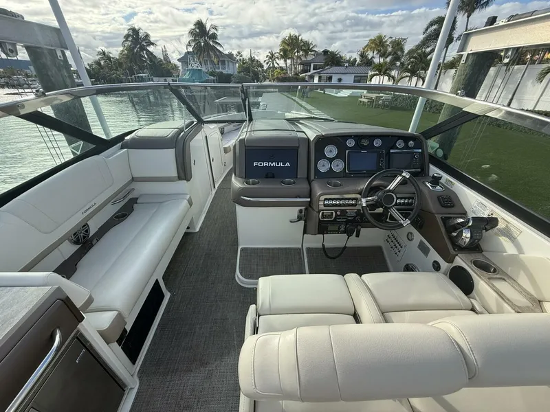 Slide: The Image of Formula 330 Crossover Bowrider 2016 - 8