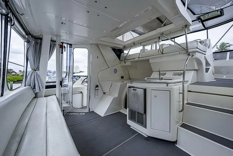 Slide: The Image of Silverton 442 Cockpit Motoryacht 2000 - 10