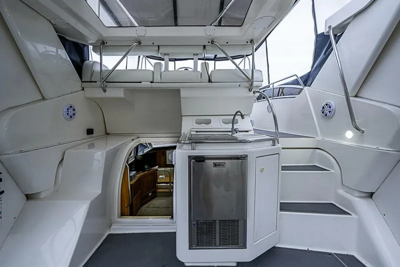 Slide: The Image of Silverton 442 Cockpit Motoryacht 2000 - 11