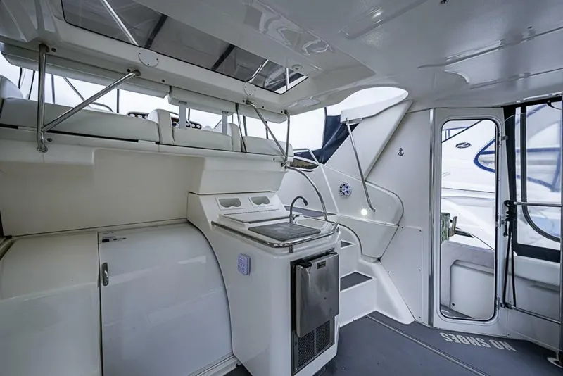 Slide: The Image of Silverton 442 Cockpit Motoryacht 2000 - 12