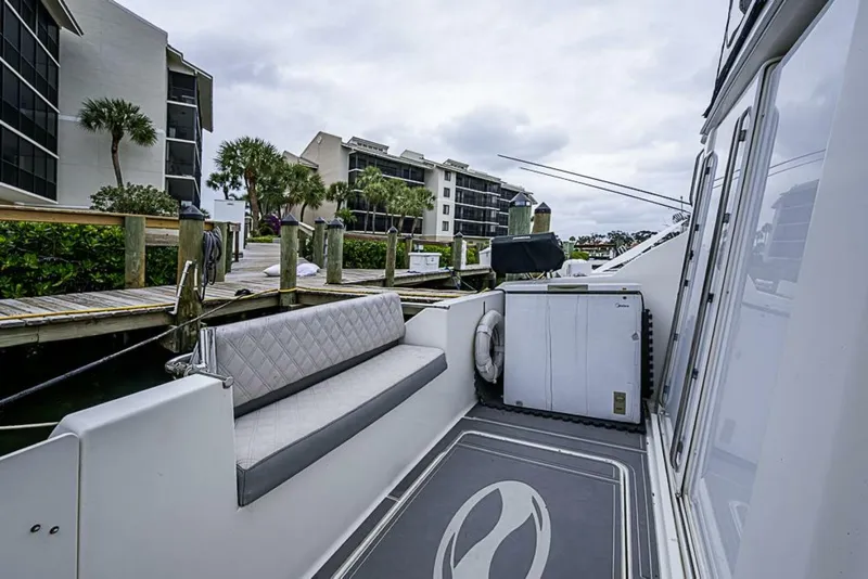 Slide: The Image of Silverton 442 Cockpit Motoryacht 2000 - 14