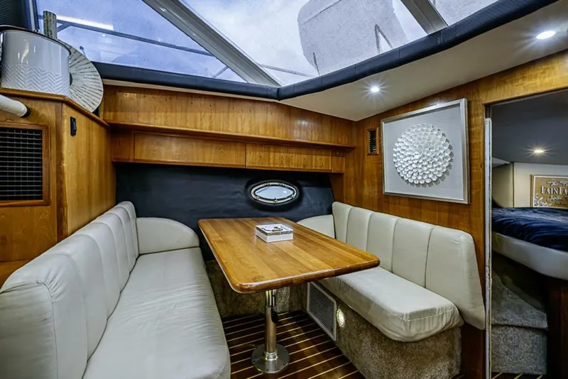 Slide: The Image of Silverton 442 Cockpit Motoryacht 2000 - 17