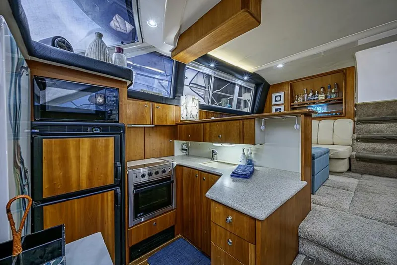 Slide: The Image of Silverton 442 Cockpit Motoryacht 2000 - 18