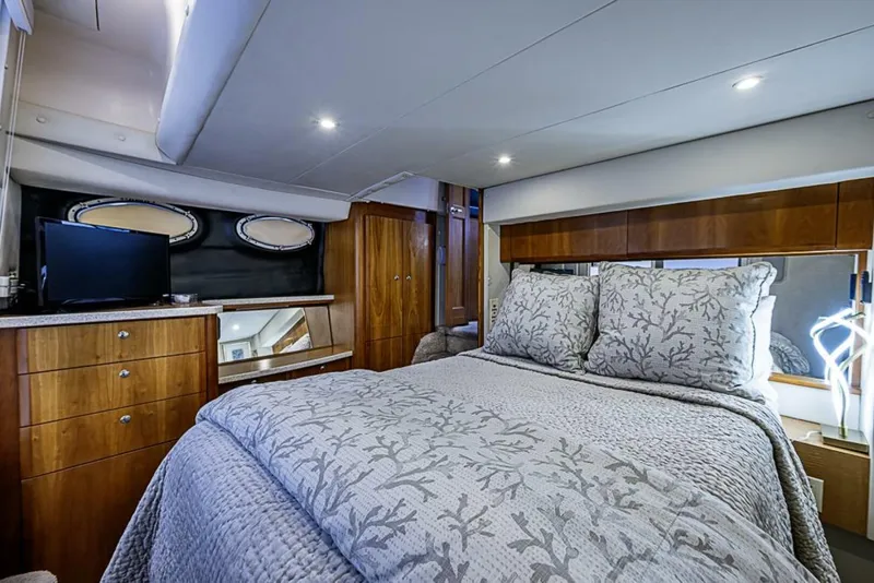 Slide: The Image of Silverton 442 Cockpit Motoryacht 2000 - 21