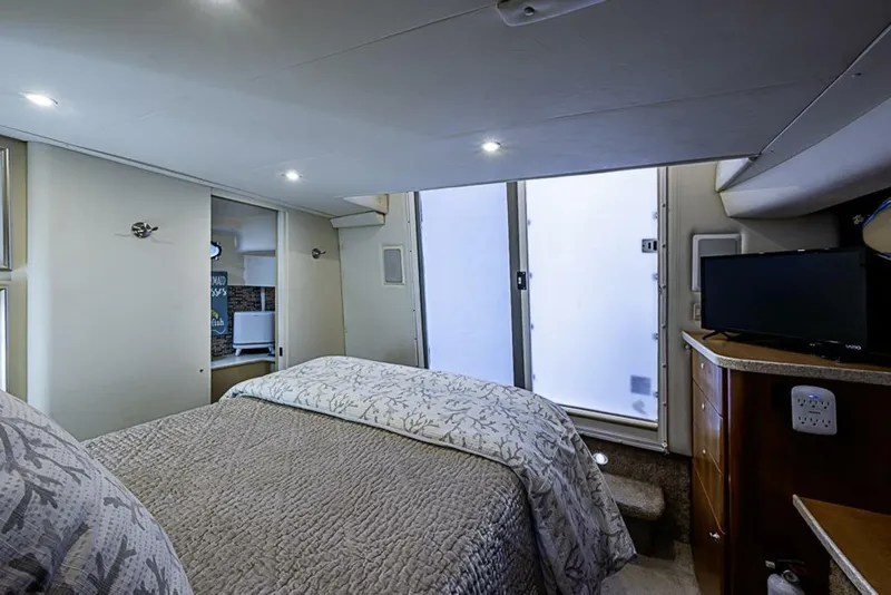 Slide: The Image of Silverton 442 Cockpit Motoryacht 2000 - 22