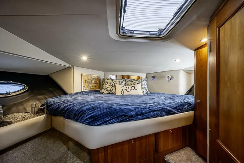 Slide: The Image of Silverton 442 Cockpit Motoryacht 2000 - 28
