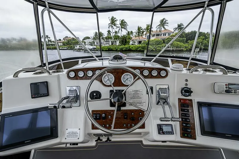 Slide: The Image of Silverton 442 Cockpit Motoryacht 2000 - 6