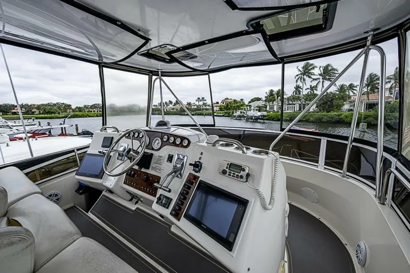 Slide: The Image of Silverton 442 Cockpit Motoryacht 2000 - 7