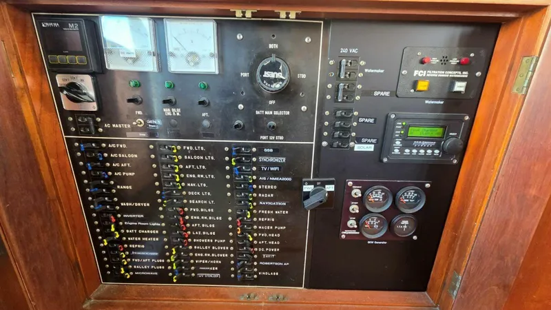 Slide: The Image of DeFever 48 Tri Cabin 1987 - 33